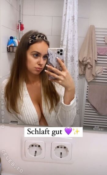 Full leaked Alena rmb private onlyfans photo