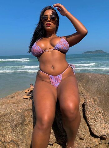 Ana Clara R
