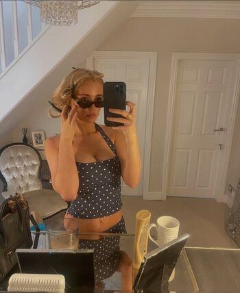 Full leaked Carolinemarie private onlyfans photo