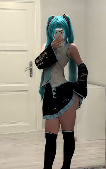 Full leaked Dllshaped private onlyfans photo