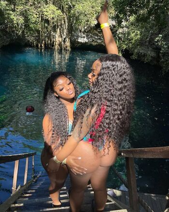 Full leaked Dabombbest mari page private onlyfans photo