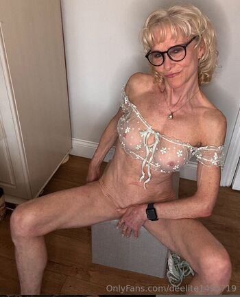 Full leaked Deelite private onlyfans photo