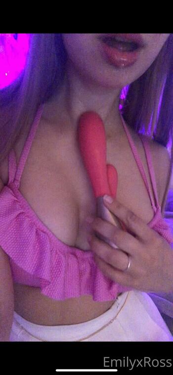 Full leaked Emilyxross private onlyfans photo