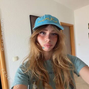 Full leaked Felinenyaa private onlyfans photo