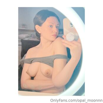 Girl On Cinema