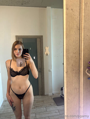 Full leaked Guccibloomglow private onlyfans photo