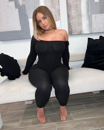 Full leaked Itskaslol private onlyfans photo