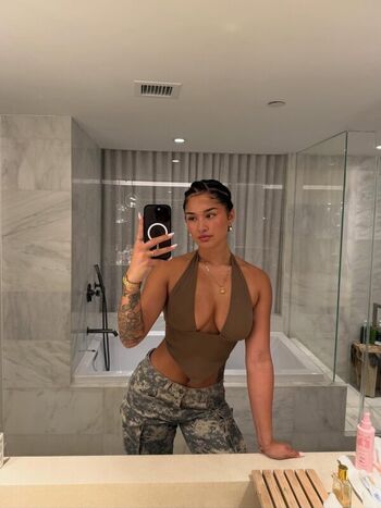 Full leaked Izzyflannery private onlyfans photo