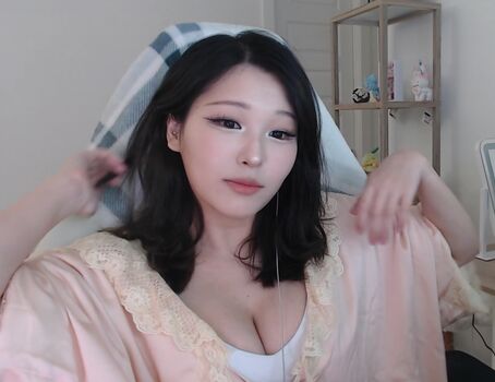 Kang Hee Yoon