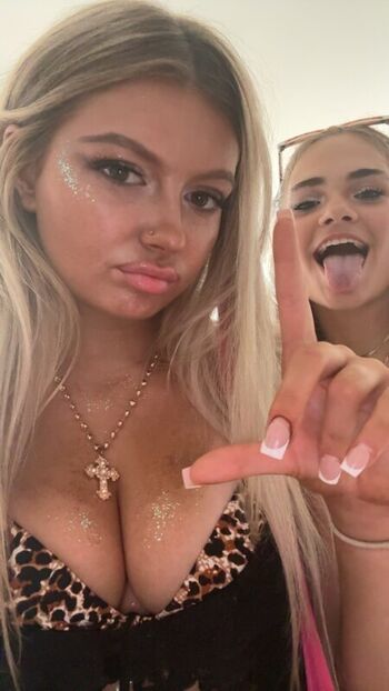 Full leaked Leilalovescash private onlyfans photo