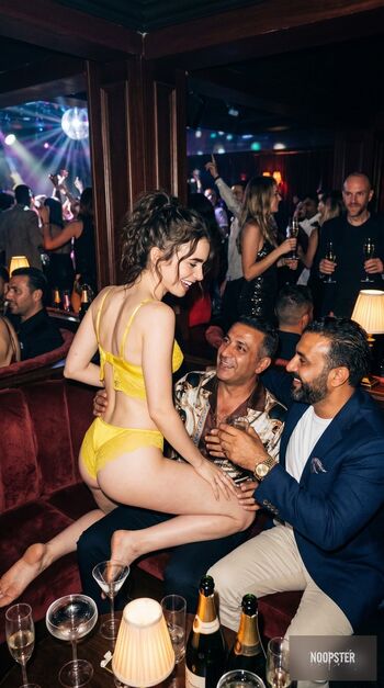 Full leaked Lily collins private onlyfans photo