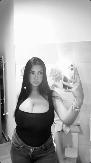 Full leaked Lucrexiia private onlyfans photo