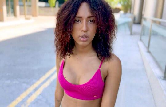 Luna Blackx