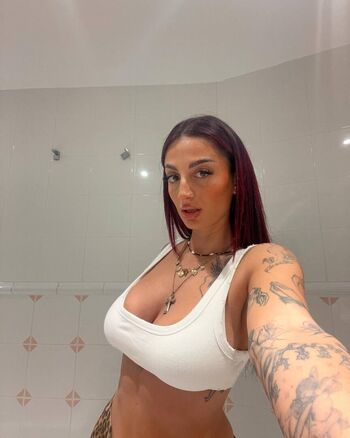 Full leaked Misschampagnemami private onlyfans photo