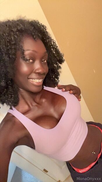 Full leaked Monamonhoe private onlyfans photo