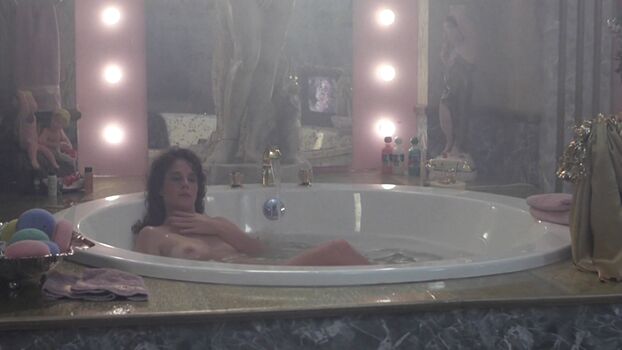Nancy Travis
