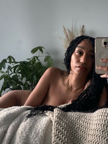 Nia Simone