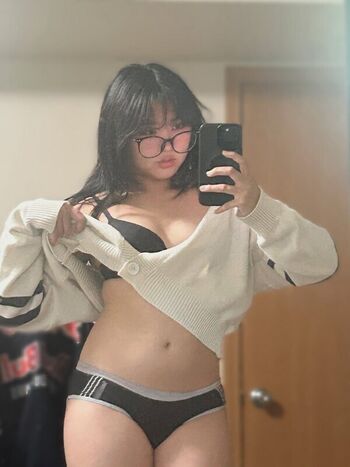 Full leaked Offbrandtea private onlyfans photo