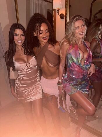 Full leaked Sozzlepopp private onlyfans photo