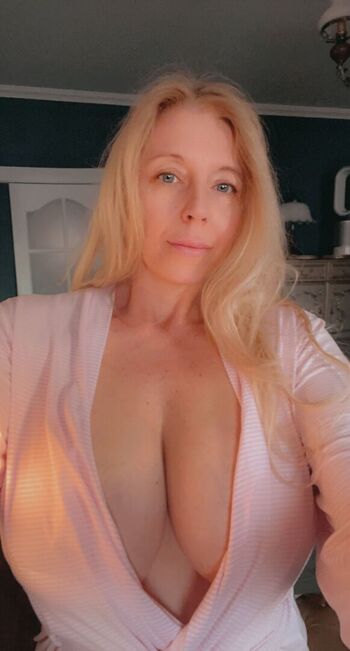 Full leaked Tunderose private onlyfans photo
