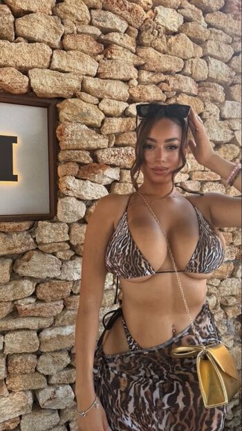 Full leaked Albafll/ private onlyfans photo