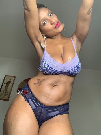 Full leaked Emilybee/ private onlyfans photo
