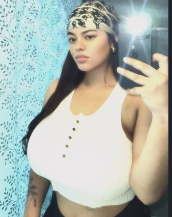 Xyanely222