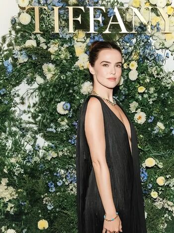 Zoey Deutch